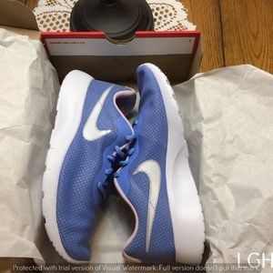 Nike Youth Tanjun GS Sneakers. NWB. Size Youth 5.5